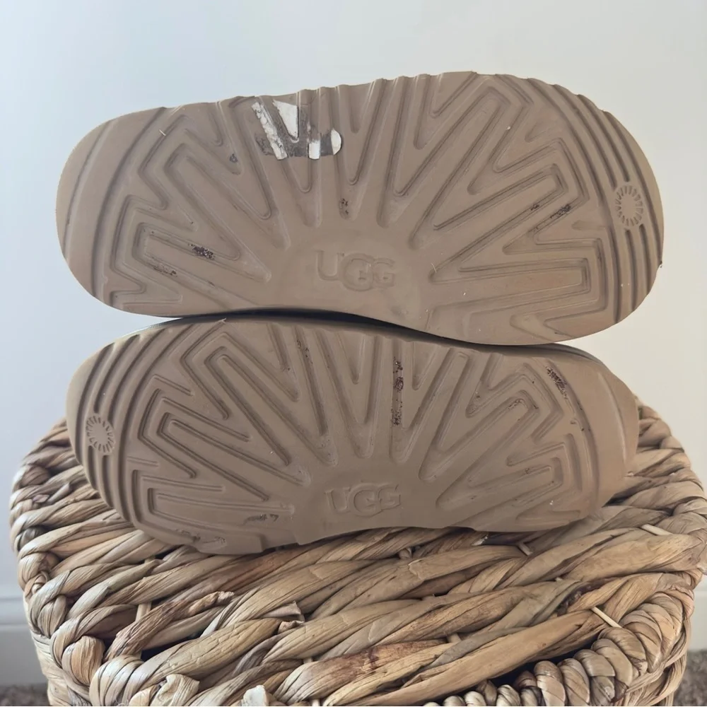 UGG Girls Classic Metallic Boot Size 1